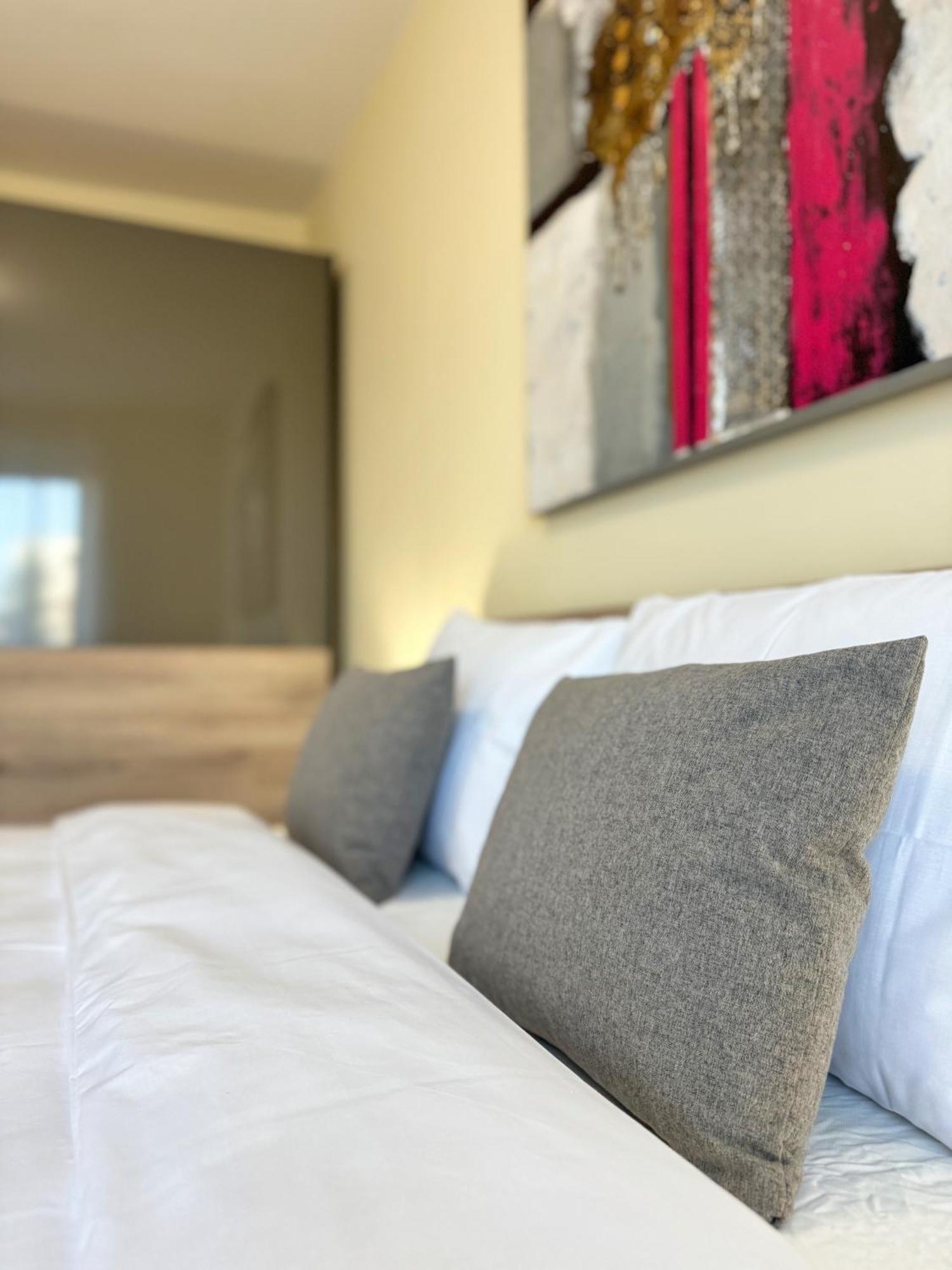 Restful Apartment For 4 Guests In Burgas Exteriör bild
